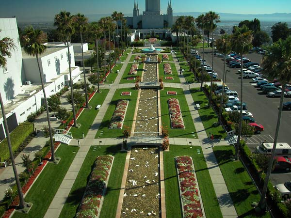Photo by Scott Haefner: oaklandtemple01