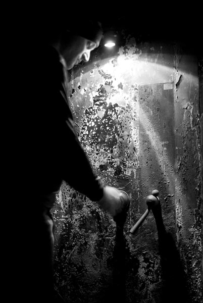 Photo by Scott Haefner: Cracking the Safe
