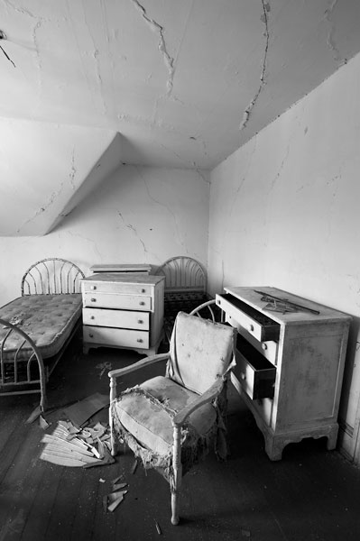 Photo by Scott Haefner: Fully Furnished